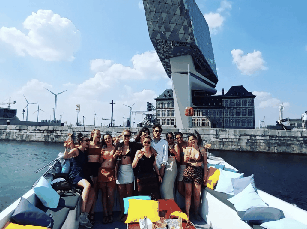 Antwerpen: Private Hafenrundfahrt mit Aperitif in der Nähe des MAS