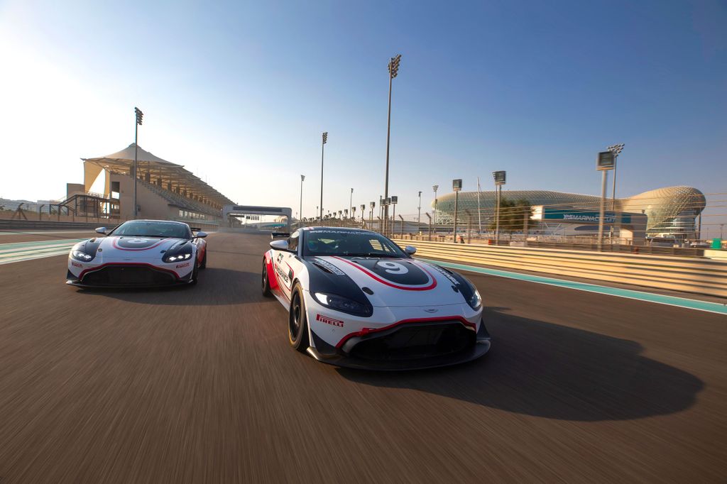 Abu Dhabi: Fahrerlebnis im Aston Martin GT4 oder als Beifahrer