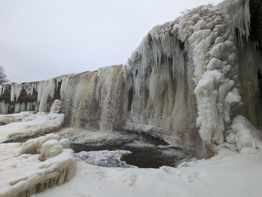 Von Tallinn aus: Jägala Wasserfall und Picknick Tour