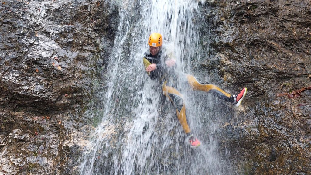 Bad Goisern: Canyoningtour für Anfänger & Fortgeschrittene im Salzkammergut