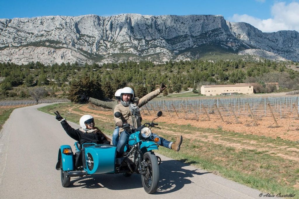 Von Aix-en-Provence aus: 1-stündige Tour mit dem Seitenwagen durch die Landschaft