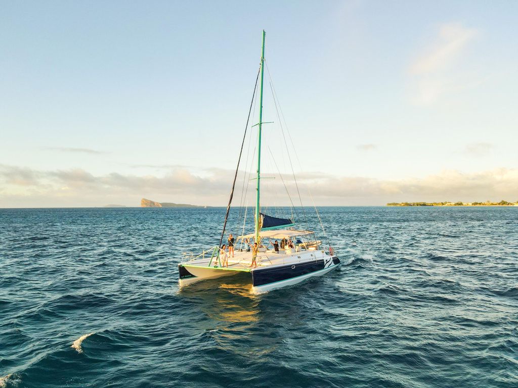 Mauritius: Katamaranfahrt bei Sonnenuntergang, Getränke & Snacks