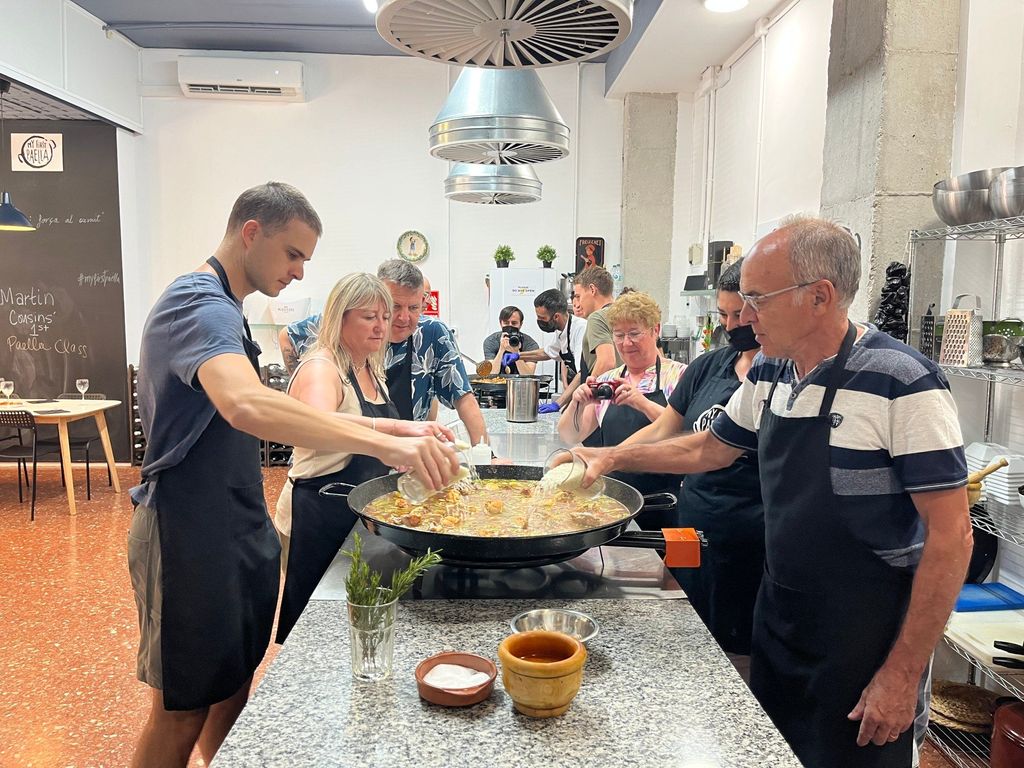 Valencia: Abends geführter Paella-Workshop, Tapas und Getränke
