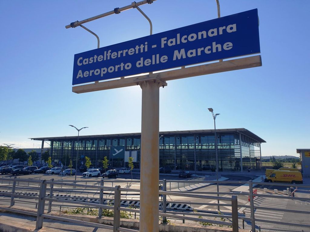 Ancona: Zugtransfer zum/vom Flughafen Ancona