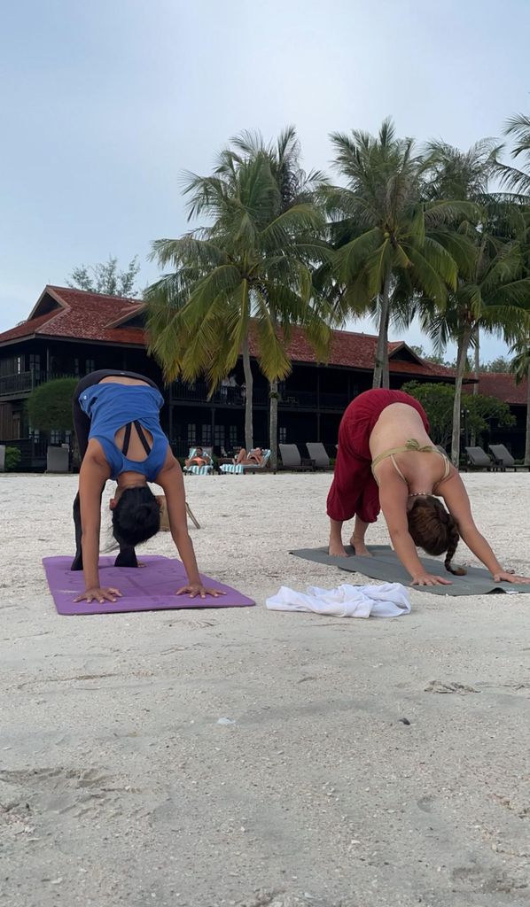 Langkawi: Zauberhaftes Sonnenuntergangs-Yoga am Cenang Beach