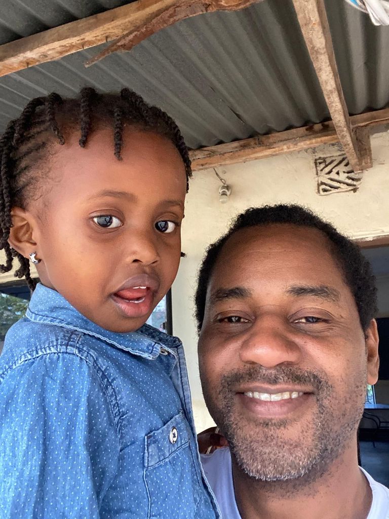 Moshi: Thrive Nest Foundation Schulbesuch mit Mittagessen