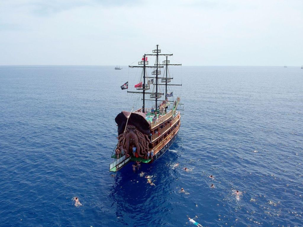 Alanya Piratenboot: Mittagessen, Disco und Schaumparty inklusive