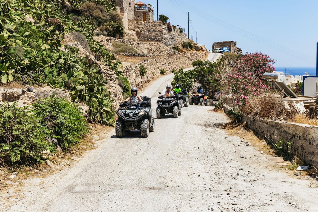 Santorin: Quad-Tour mit Mittagessen und Abholung