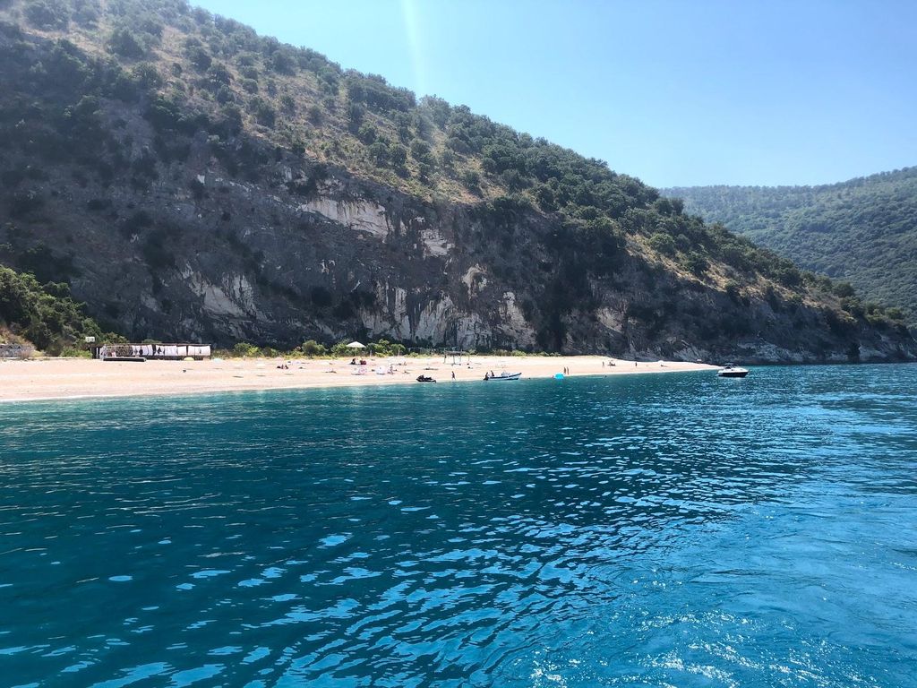 Saranda: Küsten-Entdeckungstour mit einem einheimischen Kapitän