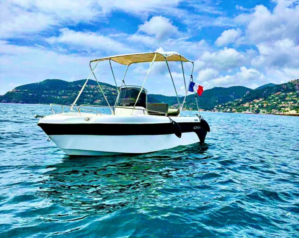 Cannes: Bootsfahrt ohne Führerschein zu den Lerins-Inseln