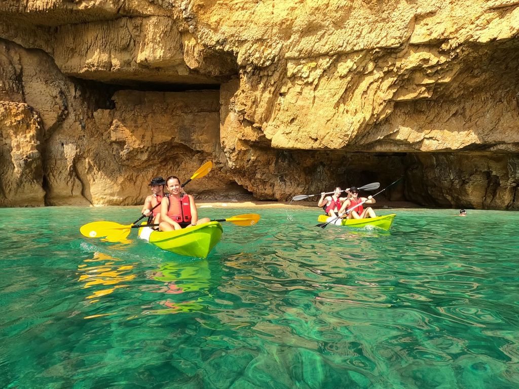 Jávea: Kajaktour vom Granadella Strand zu den Meereshöhlen