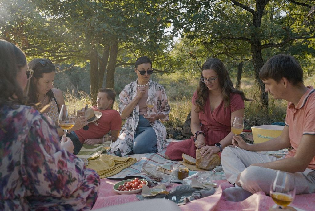 Bratislava: Spaziergang durch die Weinberge und Weinpicknick mit Winzerin