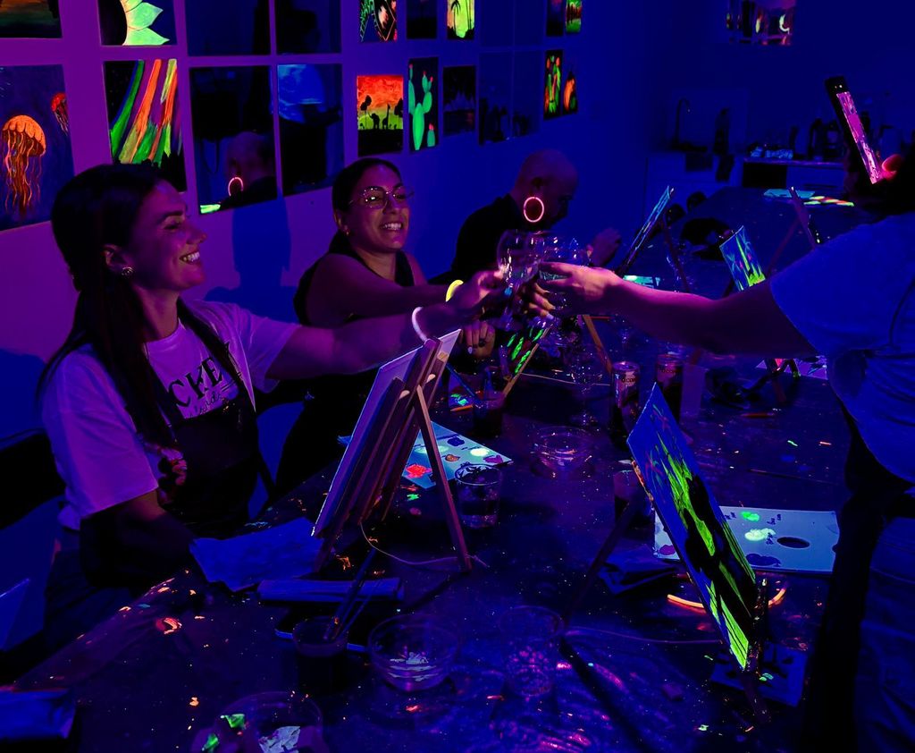 Malta: Glow-in-the-Dark-Drink-&-Paint-Erlebnis