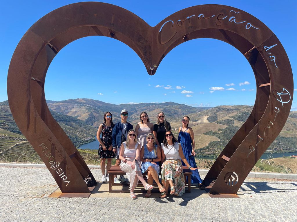 Porto: Douro-Tal Weintour mit einem Sommelier & Bootsfahrt