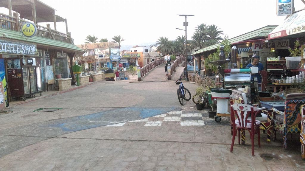 Von Sharm aus: Dahab Tagestour mit Wüstensafari und Kamelritt