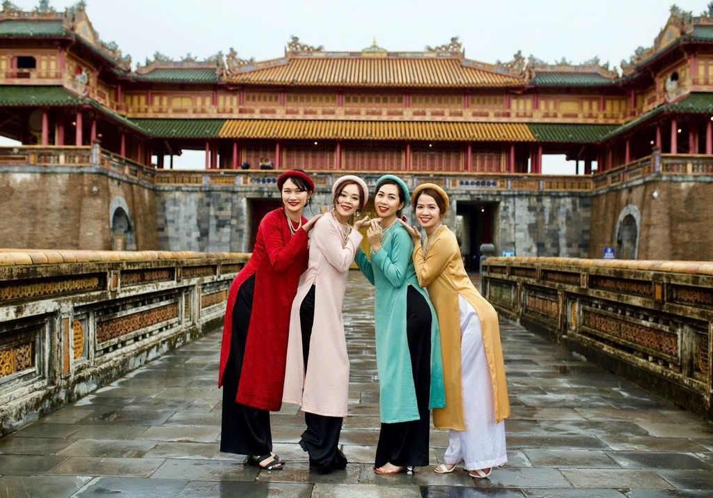 Hue: Private Tour zur Kaiserstadt, zu den Königsgräbern und zur Pagode