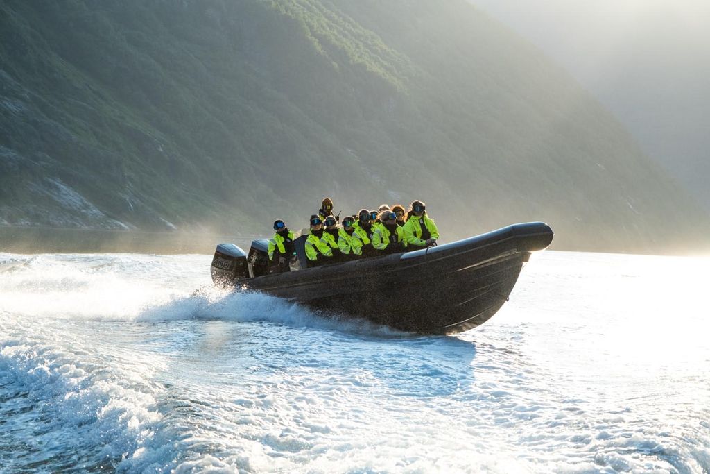 RIB Ålesund – Fjordsafari Hjørundfjord