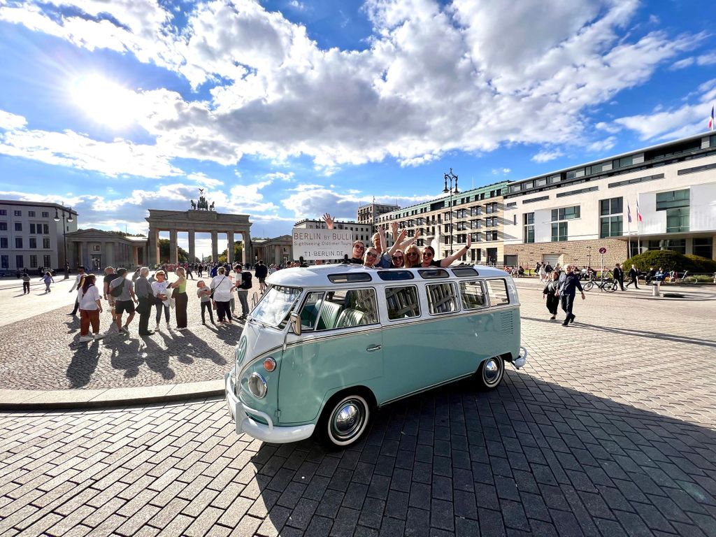 Berlin: Private Sightseeingtour im kultigen Oldtimer-VW-Bus