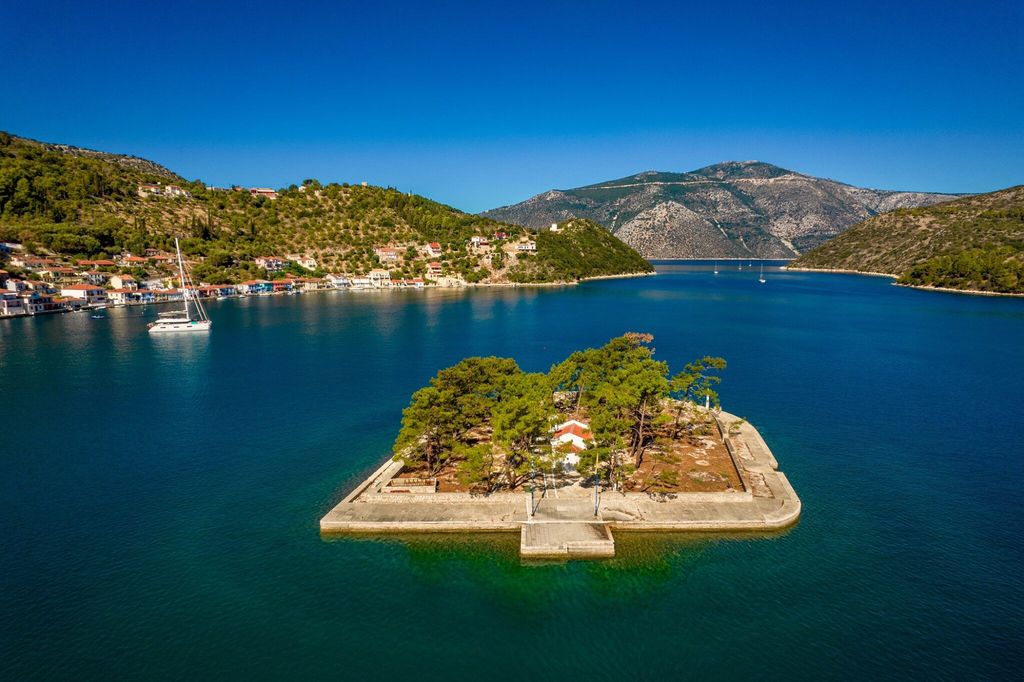 Sami: Ithaca Island Bootsfahrt mit Schwimmen und Snacks