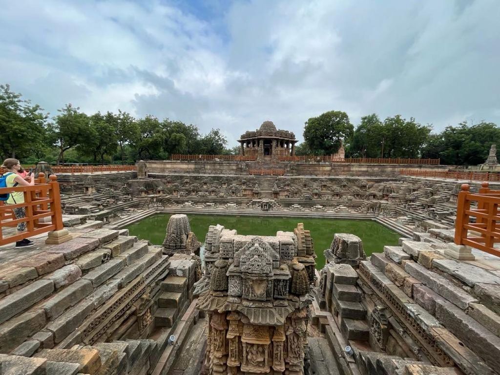 Ahmedabad: Tagestour zum Sonnentempel von Modhera und zum Queen's Stepwell