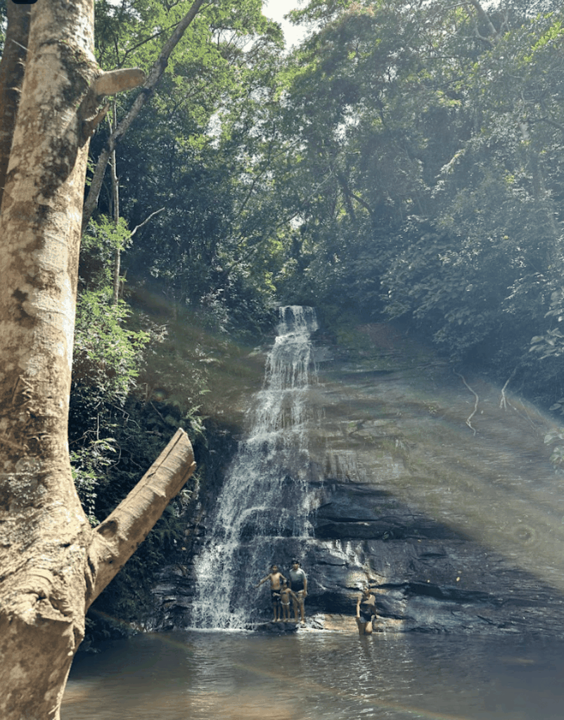 Chochís: Kultur- und Naturführung mit Besuch der Gemeinde