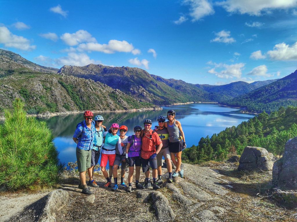 Premium e-MTB Tour in Geres mit typischem Mittagessen