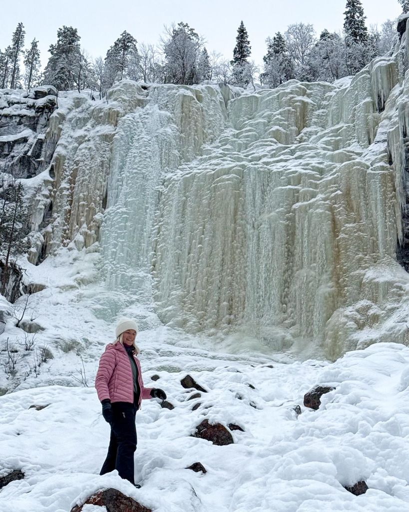 Rovaniemi: Wanderung zu den gefrorenen Wasserfällen von Korouoma mit Barbecue