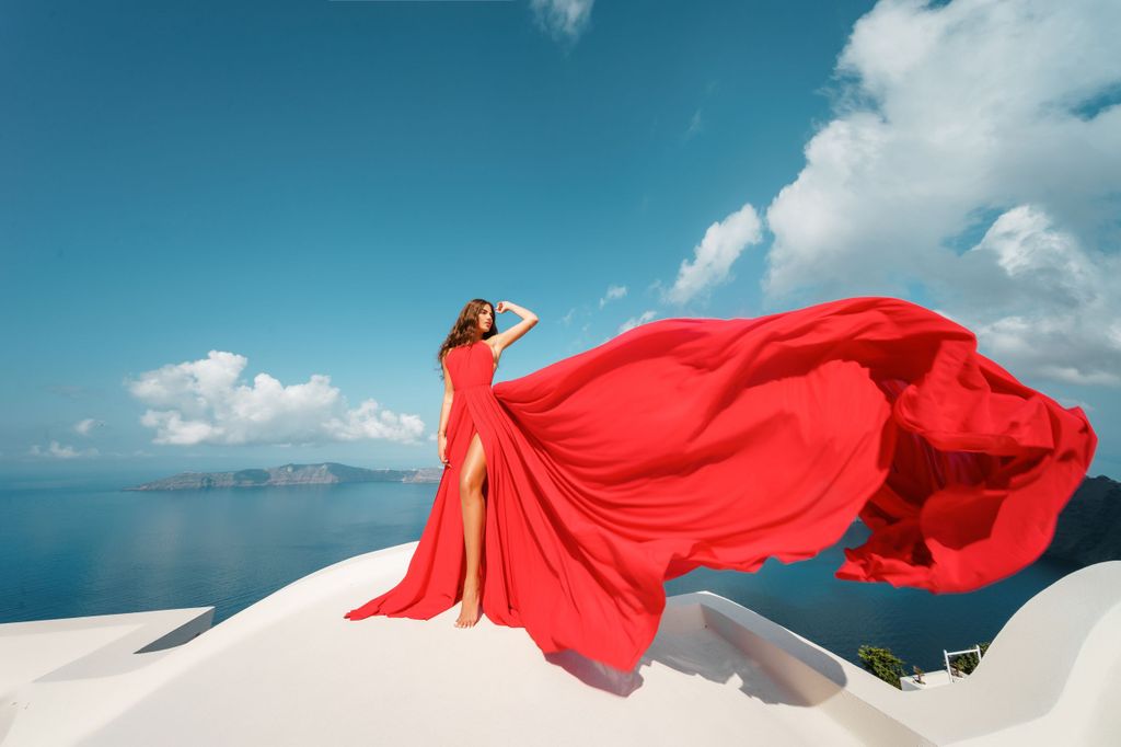 Santorini: Fotoshooting mit fliegendem Kleid