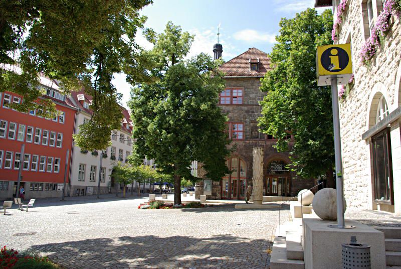 Nordhäuser Rathausplatz und Blick zum Alten Rathaus