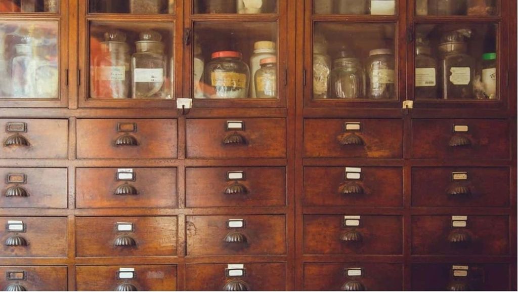 Zwischen Düften und Giften: Alchemisten und Apotheker von Brescia