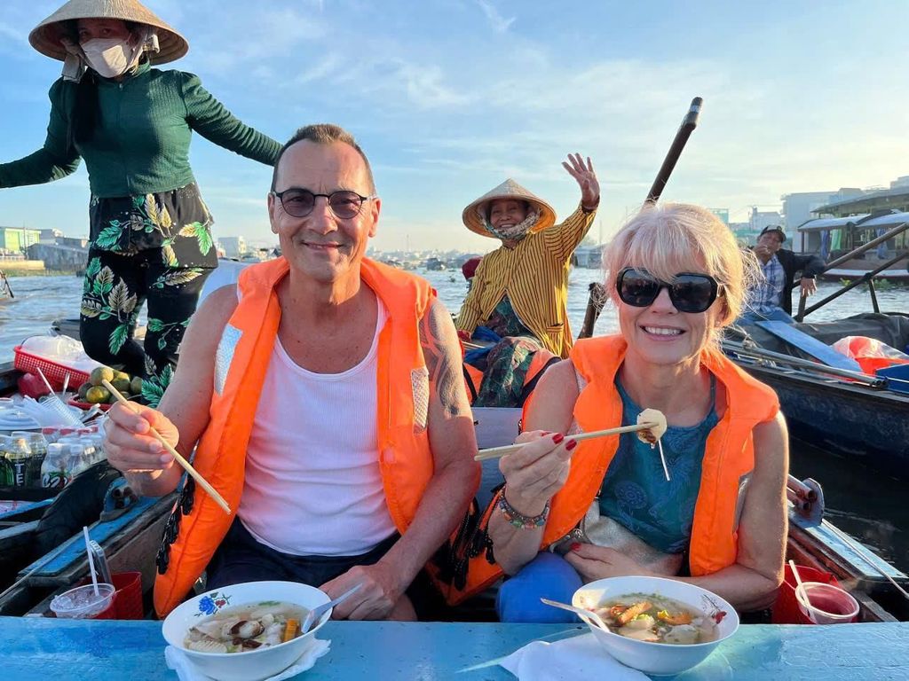 Can Tho: Schwimmender Markt, Kakao und Kanäle mit französischem Reiseführer