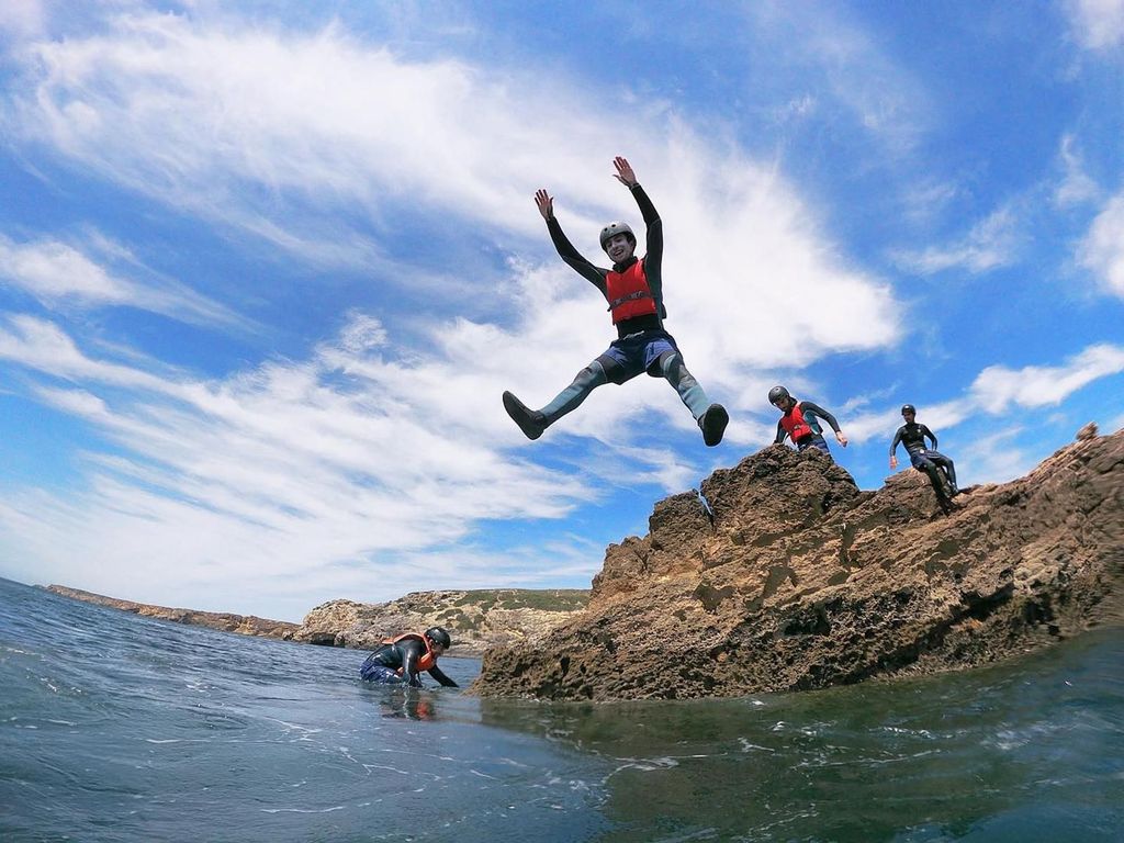 Lagos: Algarve Coasteering und Schnorchelabenteuer