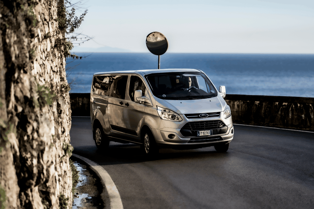 Praiano: Gemeinsamer Shuttle-Transfer nach Neapel