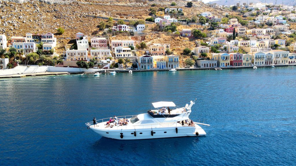 Rhodos: Yacht-Tour nach Symi mit unbegrenzten Getränken und Transfer