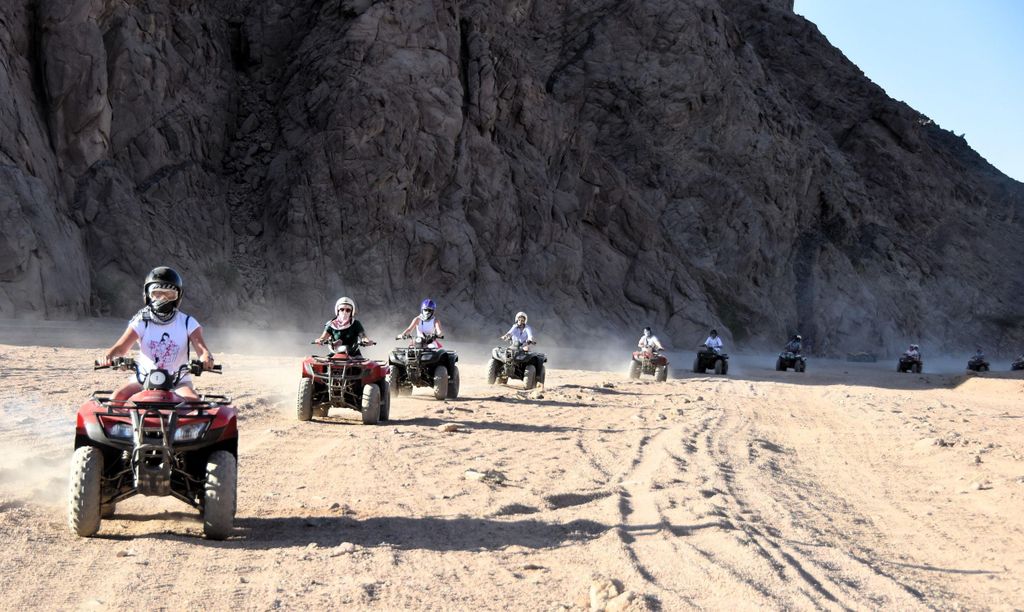 Marsa Alam: Quadfahrt in der Wüste, Kamelritt und Beduinentreff