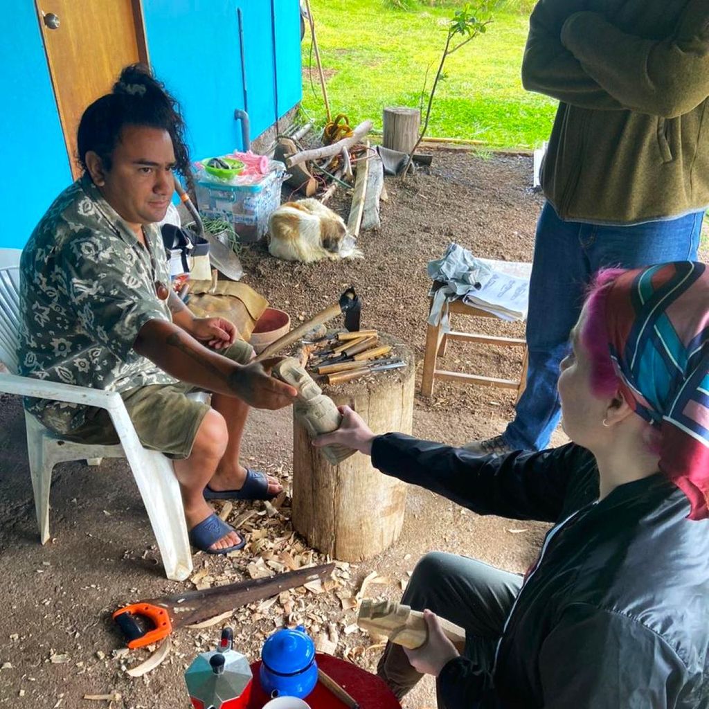 Die Osterinsel: Demo zum Schnitzen einer Moai-Statue