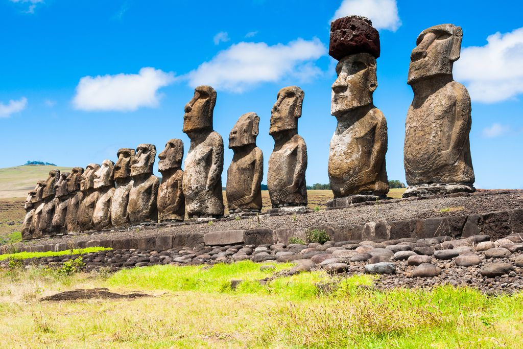 Moai am Ahu Tongariki auf der Osterinsel