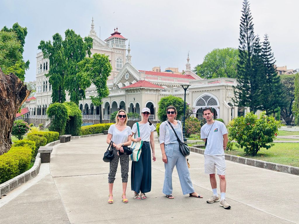Das komplette Pune-Erlebnis: Eine Ganztagestour (AC Car Tour)