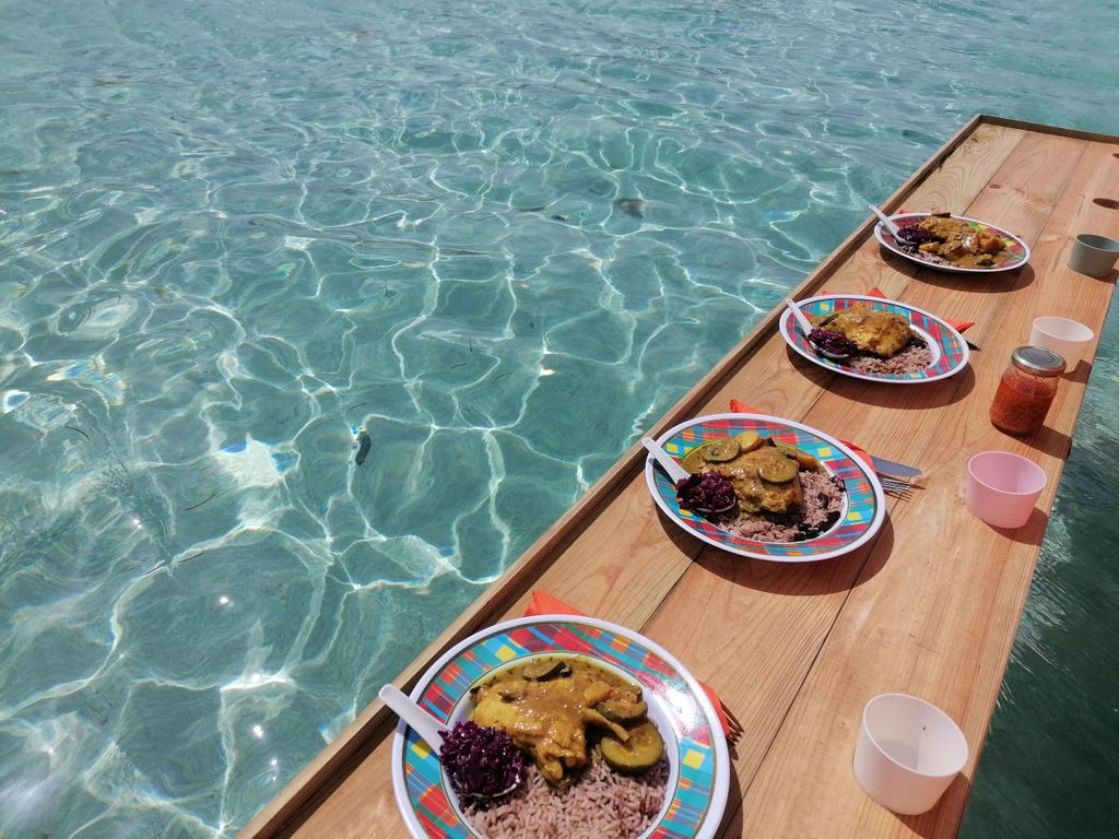 Bootsausflug mit Essen im Wasser (Grand Cul De Sac)