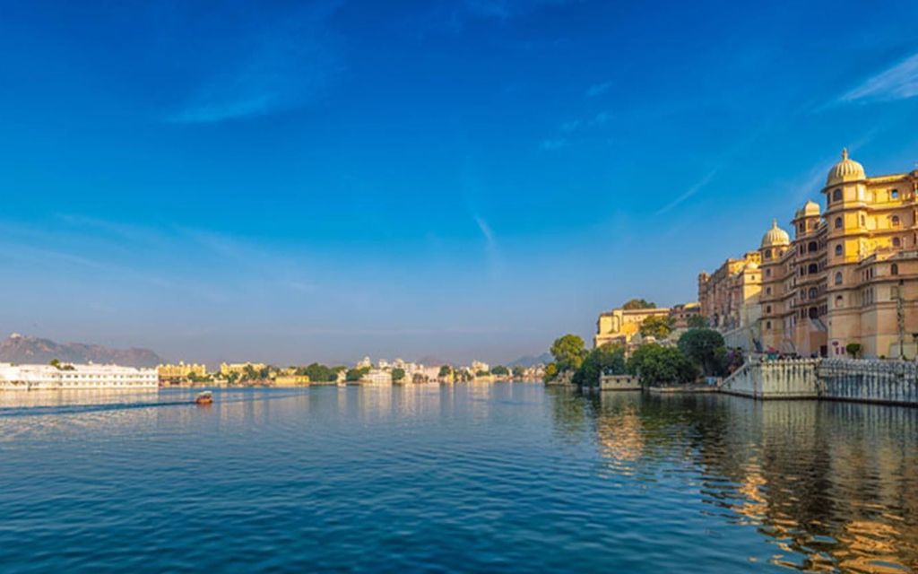 Ganztagestour Udaipur Private Tour mit Bootsfahrt und Mittagessen