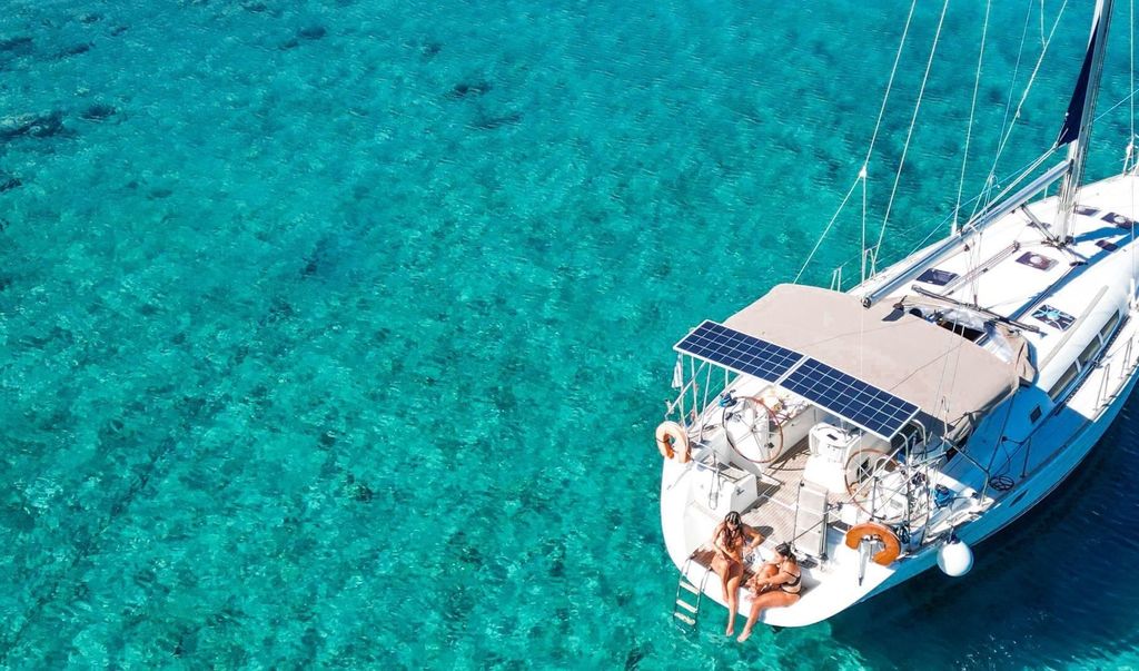 Segeltörn mit Dia mit All-inclusive-Mahlzeit und Getränken