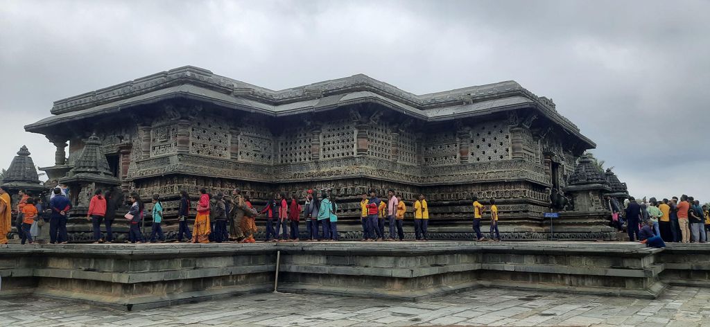 Von Mysore aus: Tagestour von Belur, Halebidu und Shravanabelagola