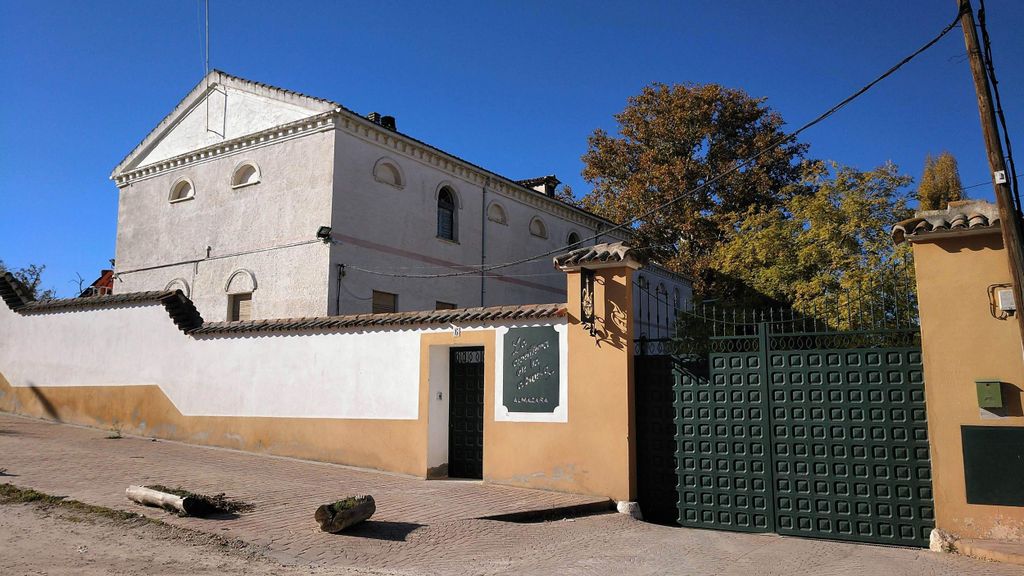 Besuch einer Ölmühle und Ölverkostung mit Aperitif und Speisen- und Weinkombinationen.