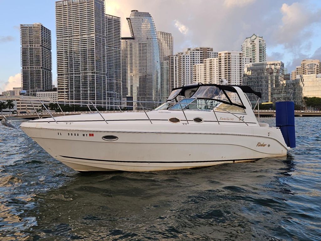 Private Yacht in Miami – Champagner & Skyline-Kreuzfahrt