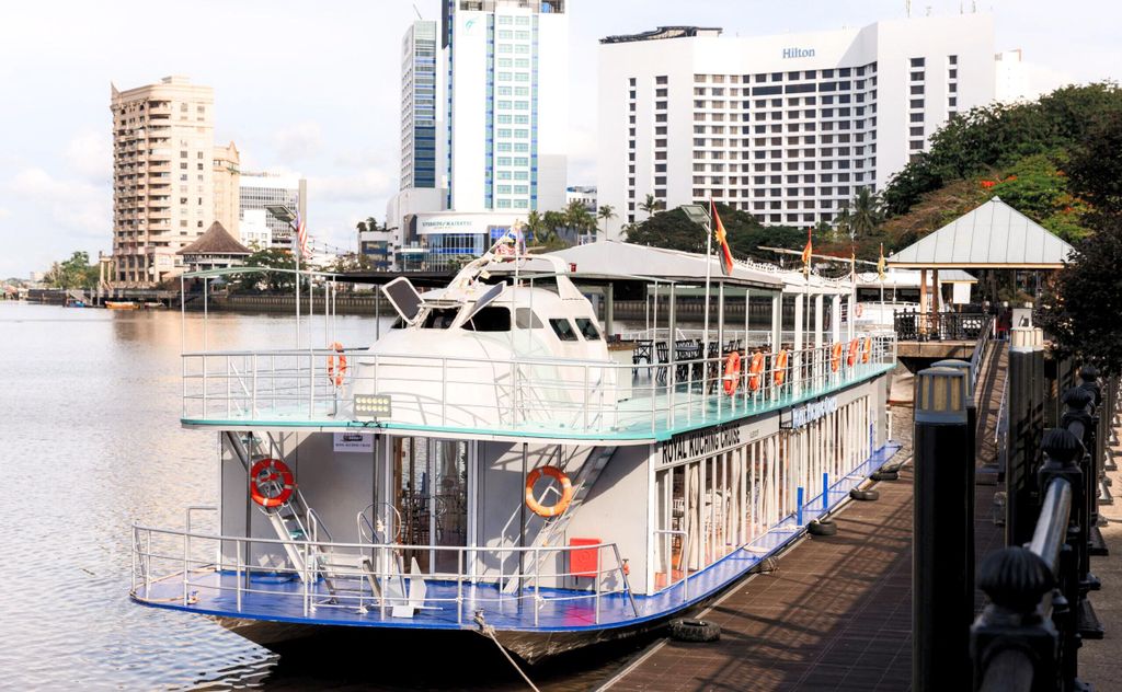 Kuching: Royal Cruise, Sonnenuntergang, Live-Show & optionales Abendessen