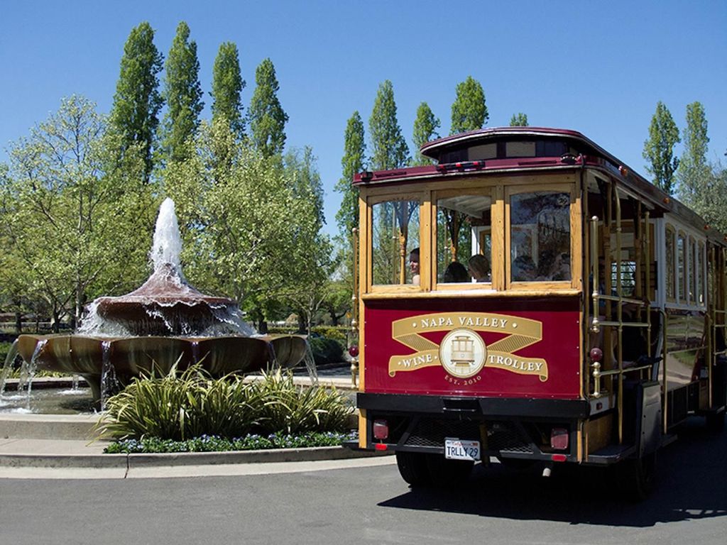 Napa Valley: Weinverkostung Tour mit dem Open Air Trolley & Mittagessen