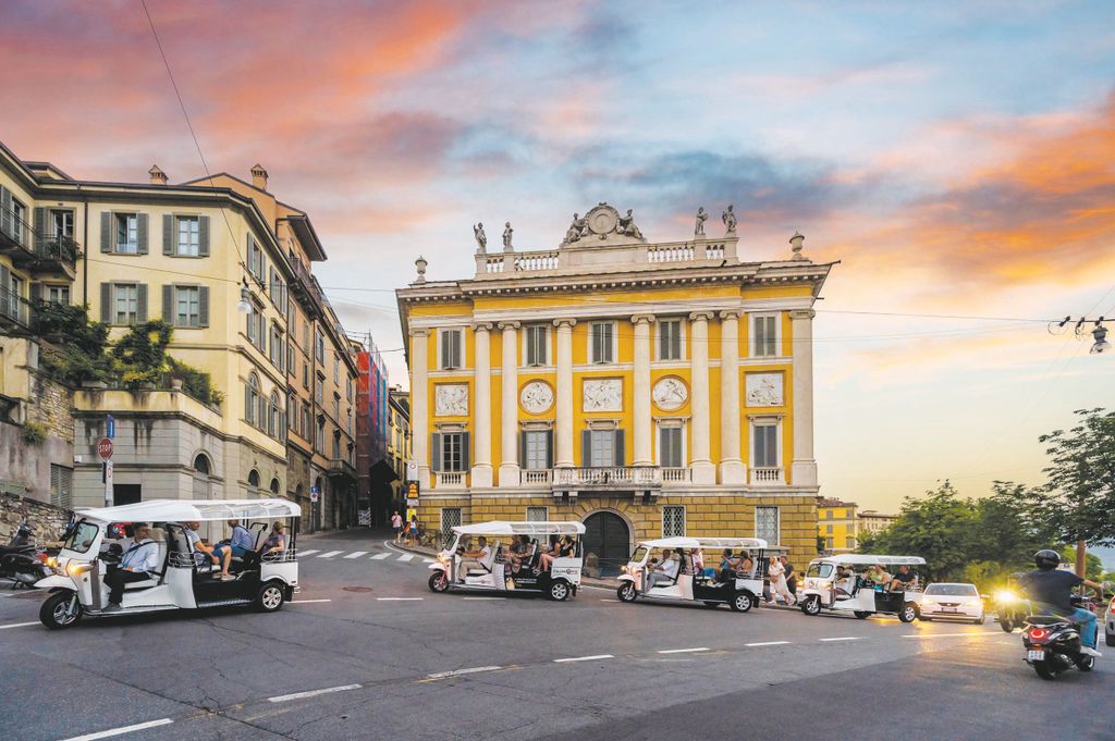 Bergamo: Deine private Tuk-Tuk-Tour durch die Città Alta und entlang der Mura