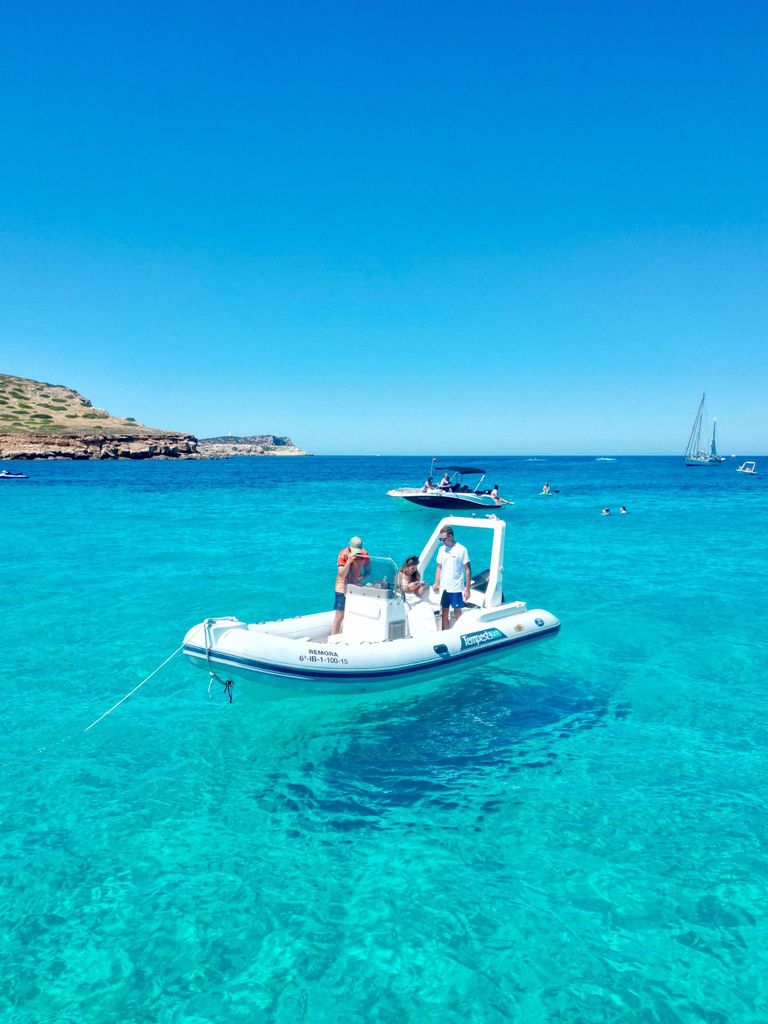 Ibiza: 3-stündiger Bootsausflug nach Es Vedrà und zu den geheimen Buchten von Ibiza
