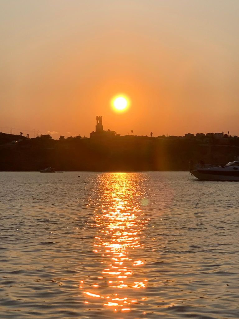Gruppenreise – Sonnenuntergang im Golf von Noto, von Avola nach Capopassero