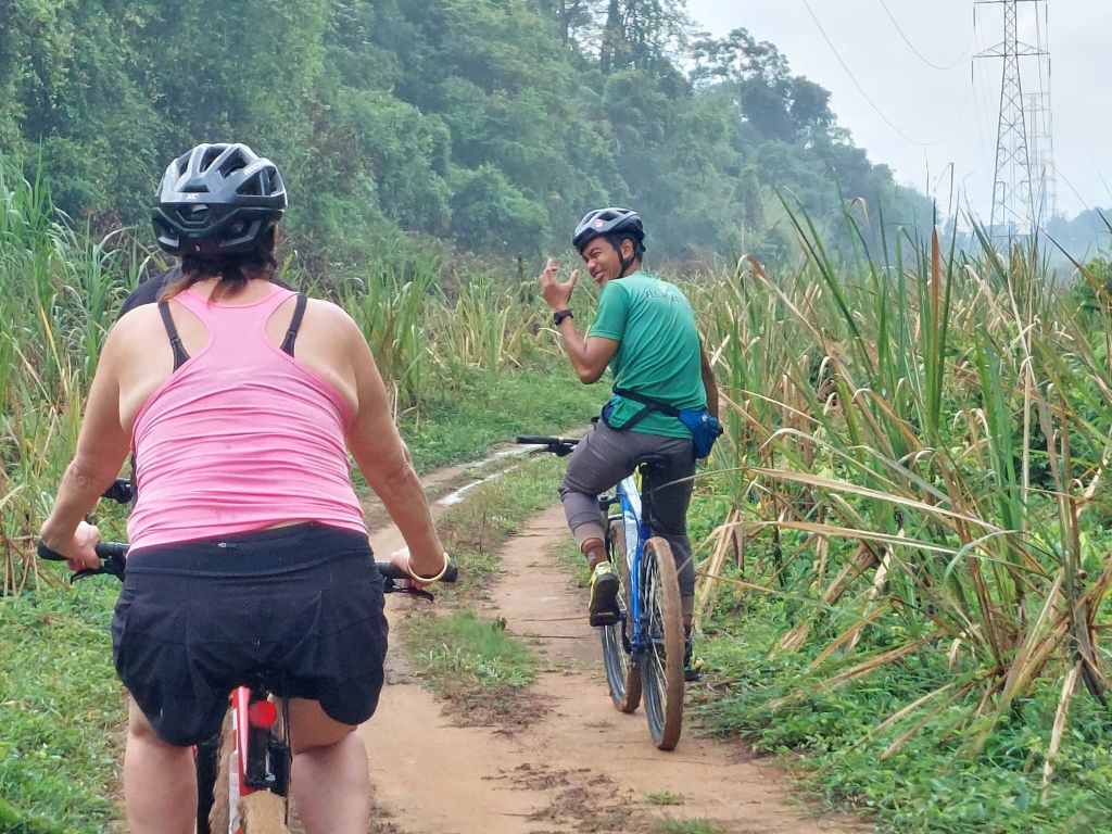 Phuket: Halbtägige Radtour durch die Landschaft mit Mittagessen